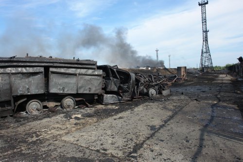 пожарная машина сгоревшая на пожаре остатки грузового автомобиля после аварии