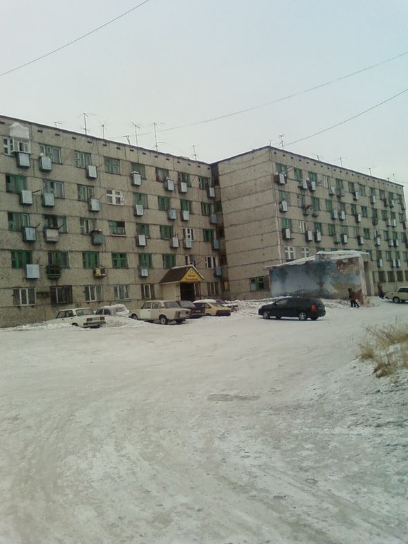 кравченко-10 кассы теплосбыта первый этаж здания пятиэтажки жилой жилое здание первый этаж под офис теплосбыт